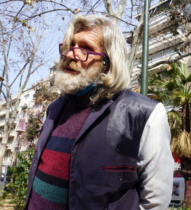 Photography adventure in Exarchia. Serendipitous encounters. The living history is embodied in the people who have been a part of life in the square for more than six decades.  So many transitions. Architectural landmarks of the neighborhood. Lucky to bump into the memories of the square and get a special tour of an iconic building. Turning the business man suit inside out-- makes sense in the historic square. Many thanks to Dimitris Grammaticoyiannis and @ethicalodemag/ #nomorebusinessasusual#circularfashion#circulardesign #shoplocal #refashion #sustainablefashion @house.of.refashion #athensfashion #circulareconomy #exarchia #zerowaste #zerowastefashion #upcycling #diyfashion #livinghistory #serendipity