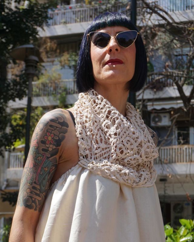 Photography adventure in Exarchia. Neighborhoods change, yet some things remain the same. Past and present merge to create a harmonious and continuous whole. So many memories and good things to come.  Many thanks to Dimitris Grammaticoyiannis and @ethicalodemag/ #recycledfashion #semedaki #projectsemedaki #100%recycled #nomorebusinessasusual #circularfashion #circulardesign #shoplocal #refashion #sustainablefashion @house.of.refashion #athensfashion #circulareconomy #exarchia #zerowaste #zerowastefashion #upcycling #diyfashion